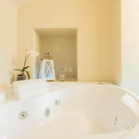 Romantic Escape Centre With Jacuzzi & Parking By Rent Como