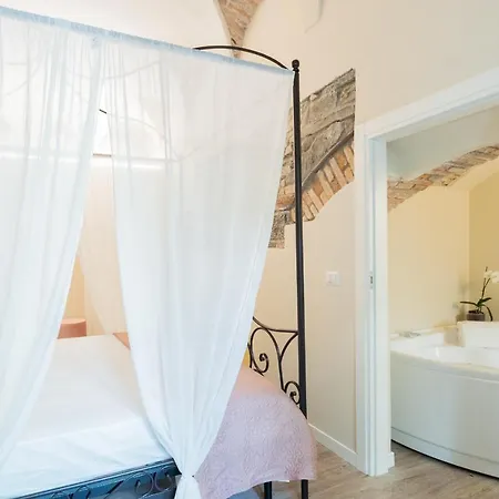 Apartment Romantic Escape Centre With Jacuzzi & Parking By Rent Como
