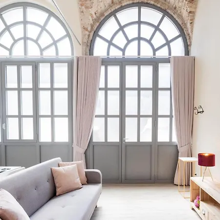 Romantic Escape Centre With Jacuzzi & Parking By Rent Apartment