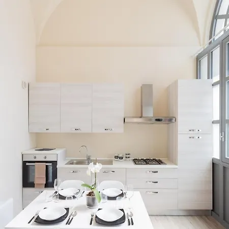 Apartment Romantic Escape Centre With Jacuzzi & Parking By Rent
