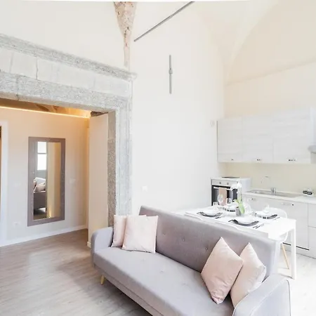 Romantic Escape Centre With Jacuzzi & Parking By Rent *