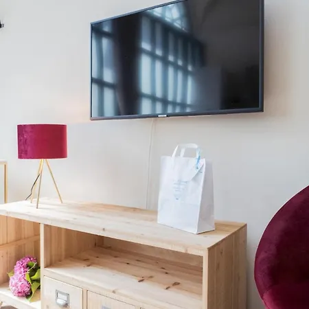 Romantic Escape Centre With Jacuzzi & Parking By Rent