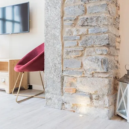 Romantic Escape Centre With Jacuzzi & Parking By Rent Apartment
