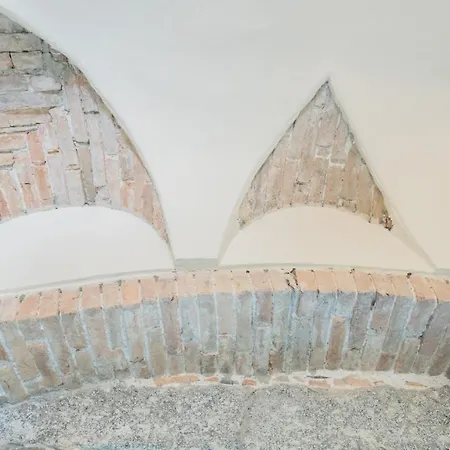 Romantic Escape Centre With Jacuzzi & Parking By Rent Apartment