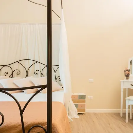 Romantic Escape Centre With Jacuzzi & Parking By Rent Apartment *