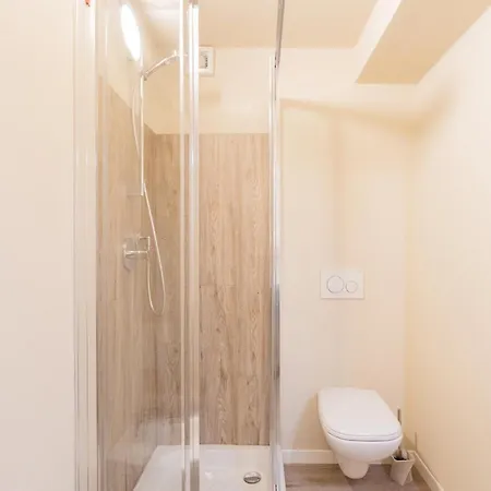Romantic Escape Centre With Jacuzzi & Parking By Rent Apartment