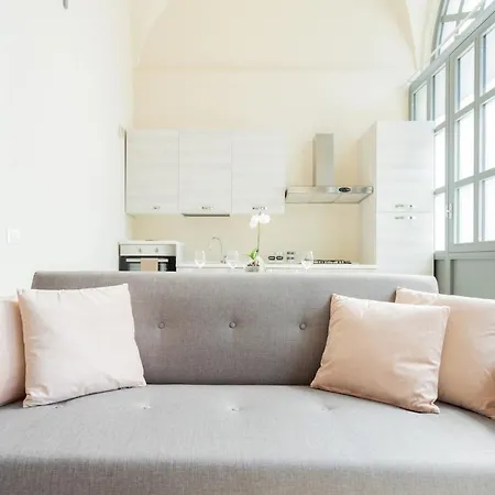 Romantic Escape Centre With Jacuzzi & Parking By Rent Appartement Côme