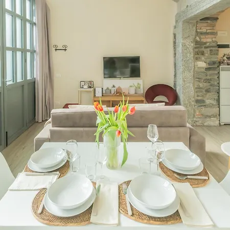 Daire Romantic Escape Centre - Jacuzzi Parking Como