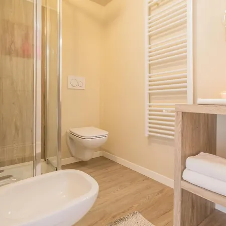 Romantic Escape Centre - Jacuzzi Parking Daire *