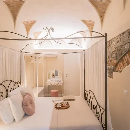 Romantic Escape Centre - Jacuzzi Parking Daire *