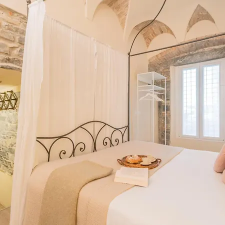 Daire Romantic Escape Centre - Jacuzzi Parking Como