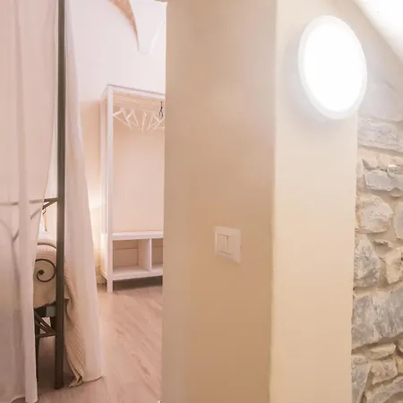 Daire Romantic Escape Centre - Jacuzzi Parking *