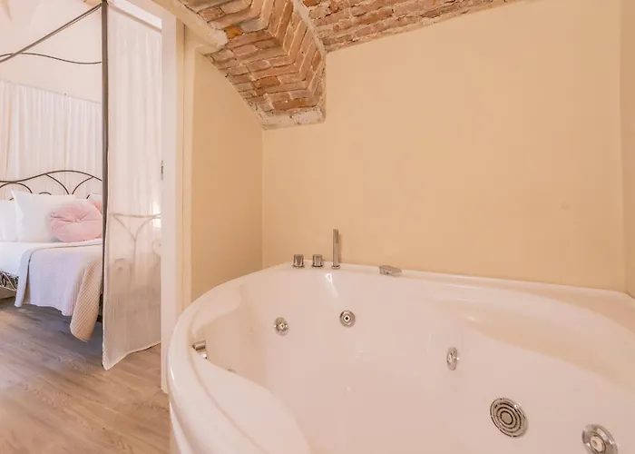 Romantic Escape Centre - Jacuzzi Parking *